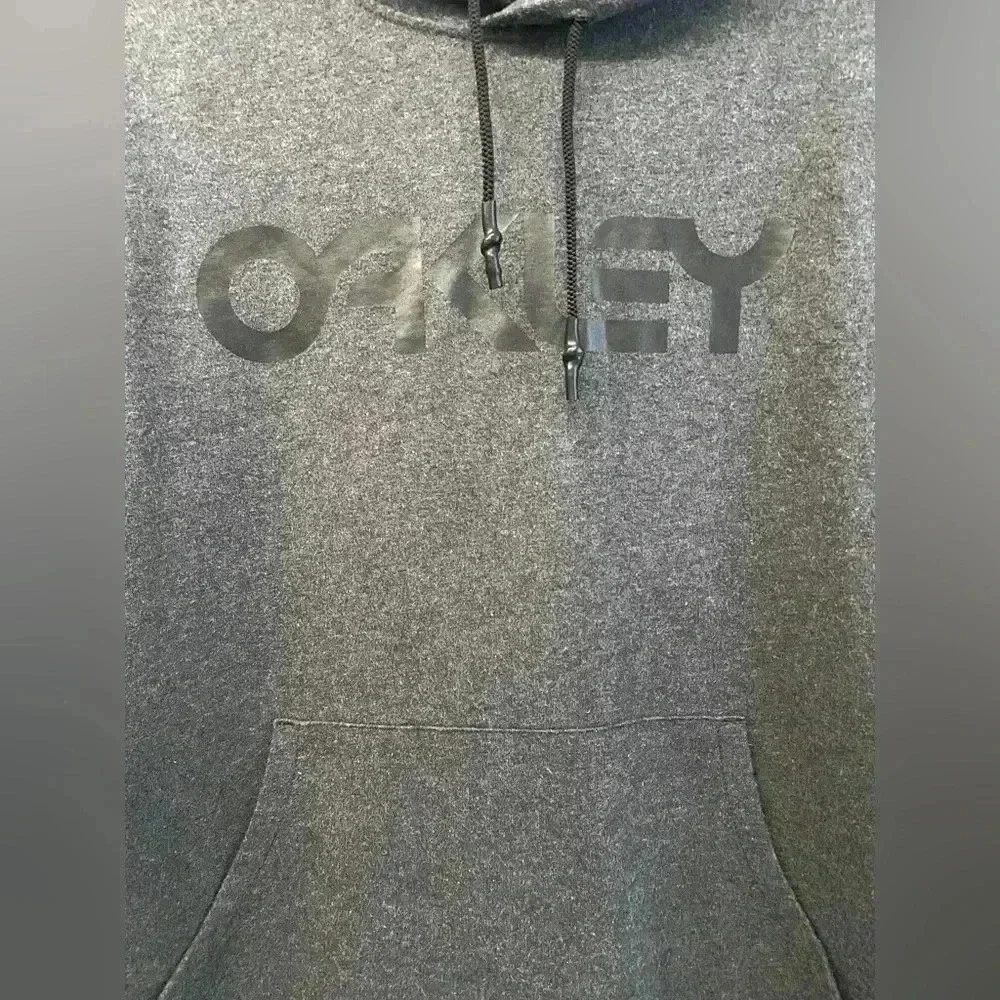 Men’s dark gray Oakley Pull over